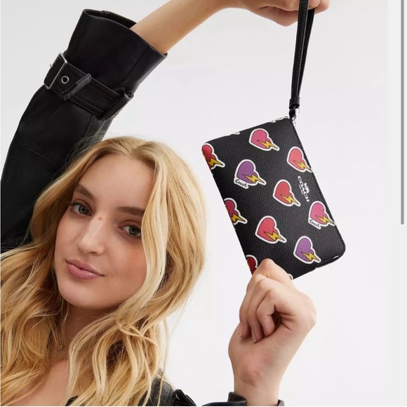 Coach Women's Small Corner Zip Wristlet with Heart Bolt Print (Black Multi) - Picture 10 of 10